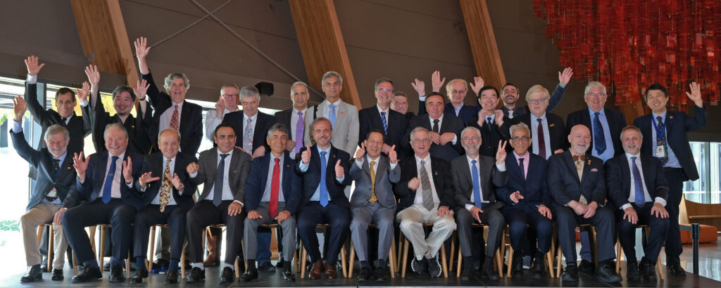 UY25 CV Comisionados y Jurado_004