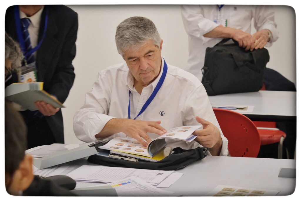 UY25 CV Comisionados y Jurado_009