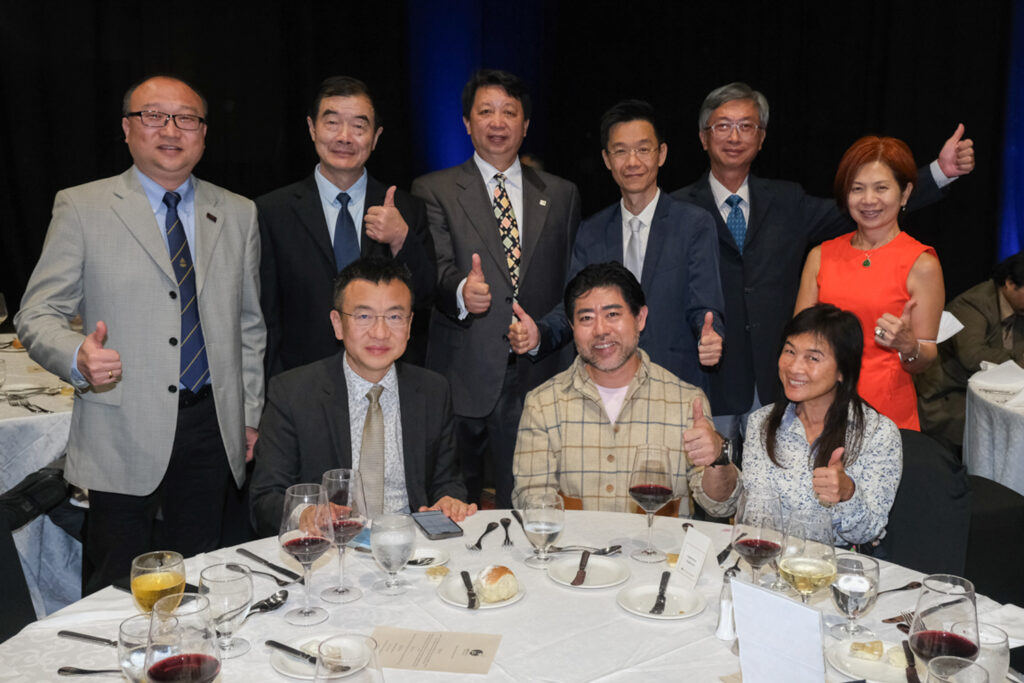 UY25 CV Palmarés _042