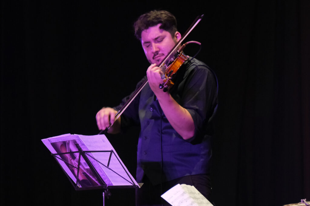 UY25 CV Palmarés _044