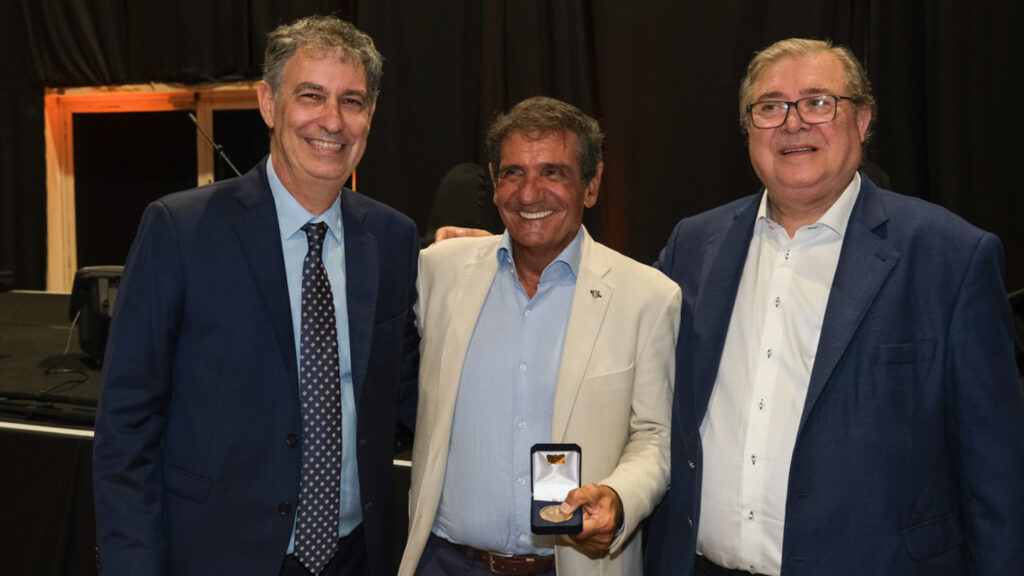 UY25 CV Palmarés _204