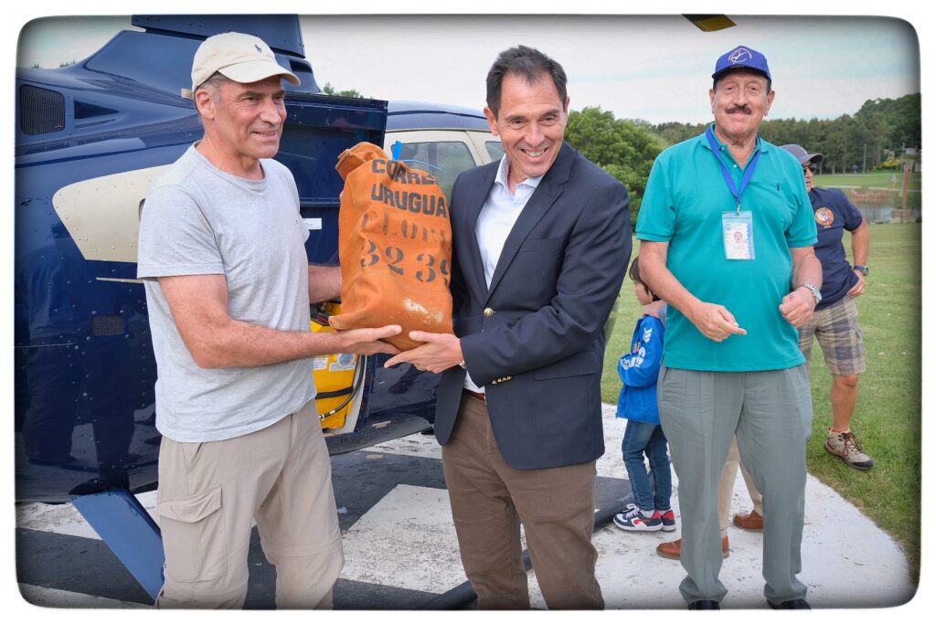 UY25 CV Vuelo Conmemorativo _071