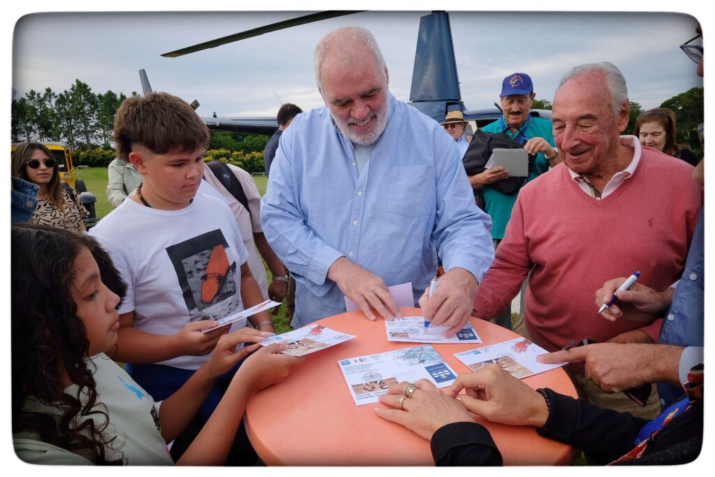 UY25 CV Vuelo Conmemorativo _112