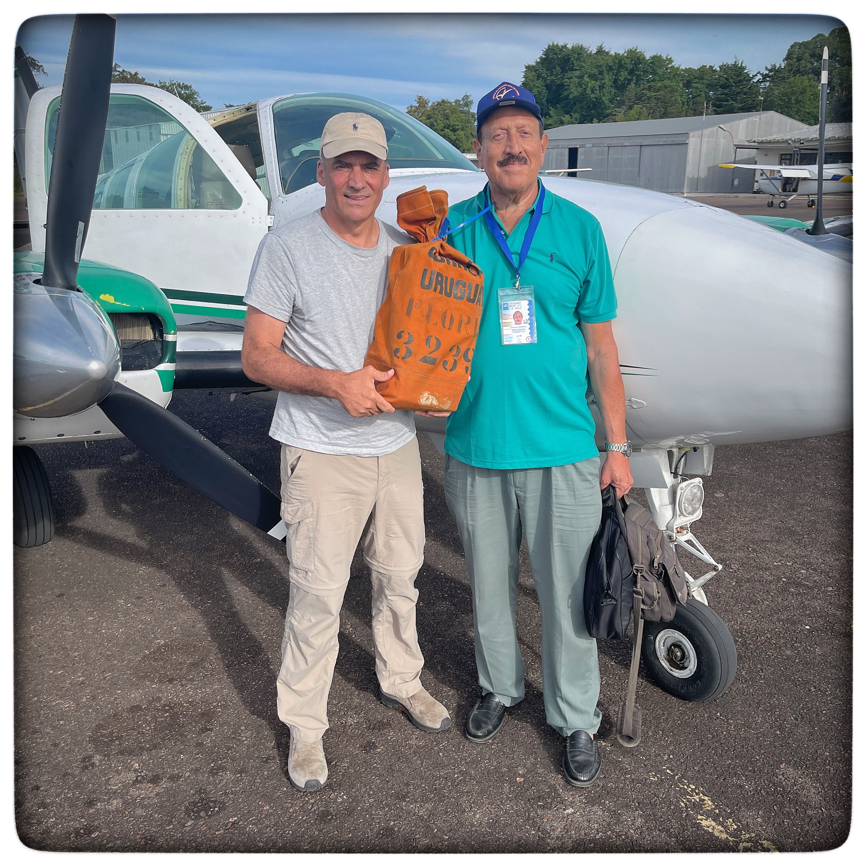 UY25 CV Vuelo Conmemorativo _129